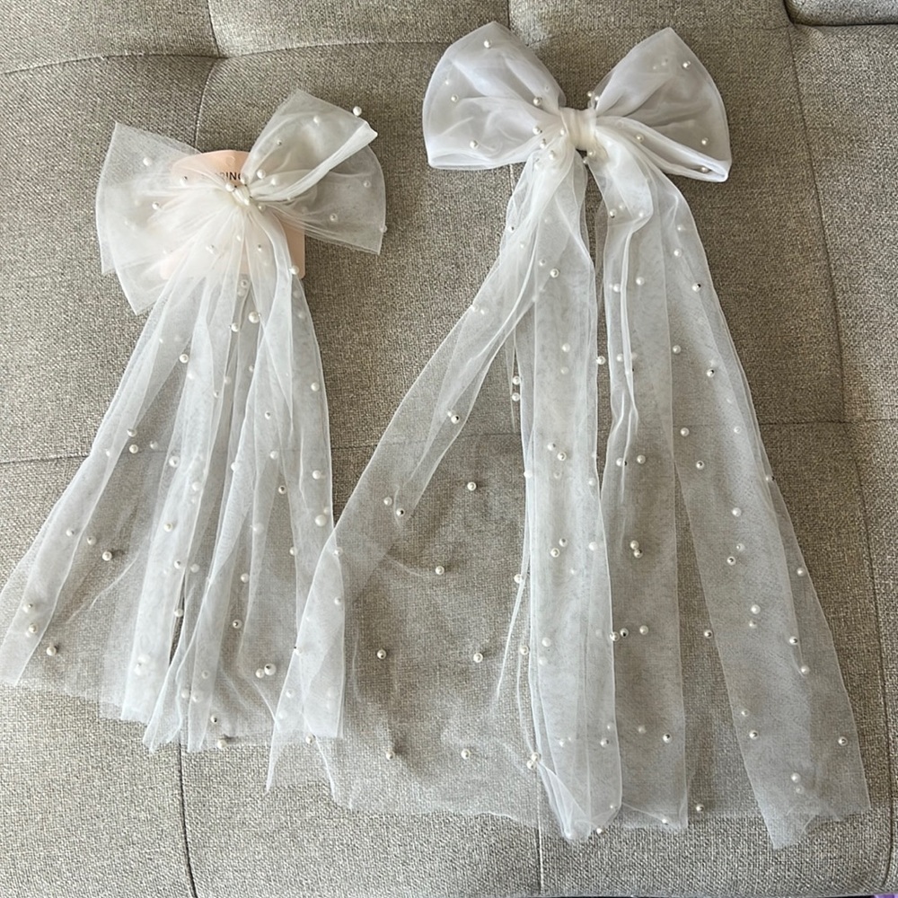 Pearl Bow, Bridal hair, Hair clip, tulle, party bow, white, never worn.